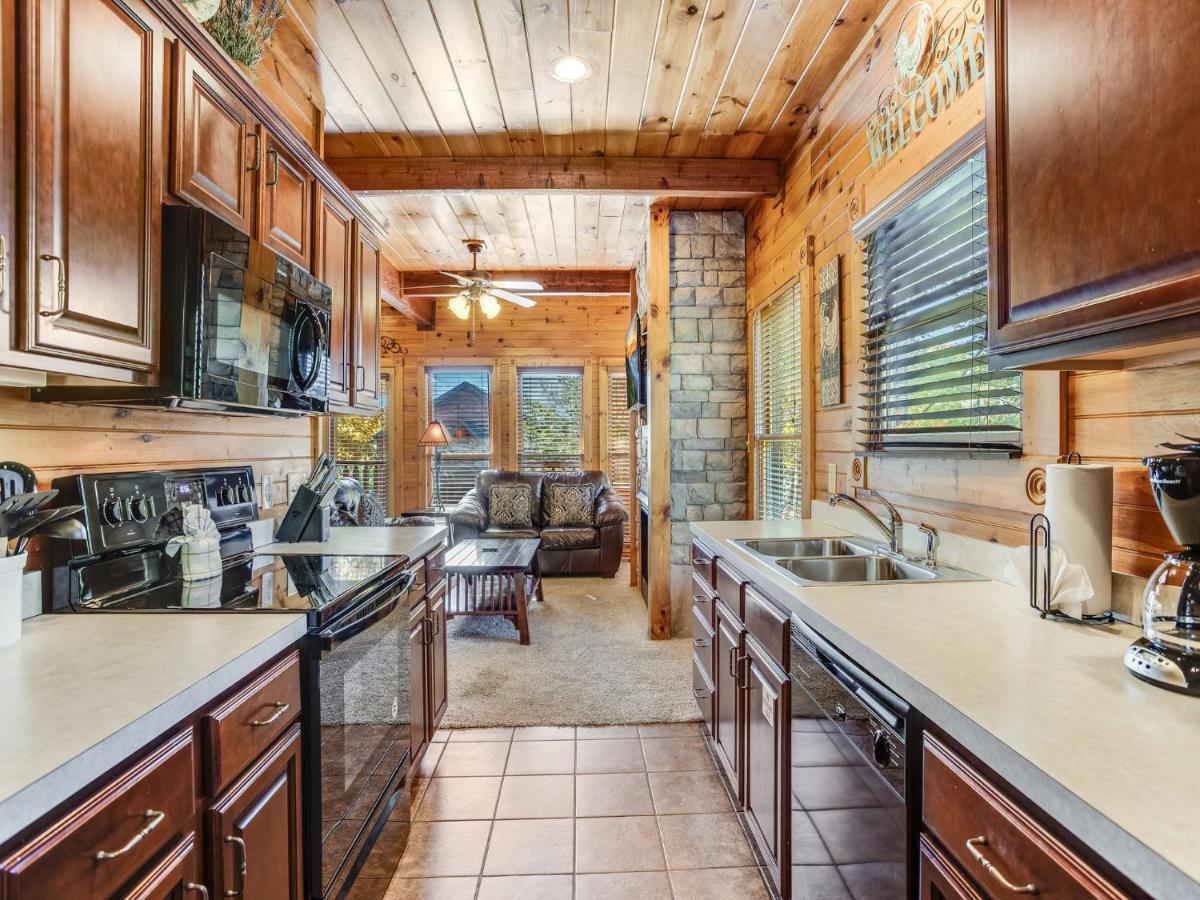 Heaven'S View, 2 Bedrooms, Sleeps 10, Hot Tub, Pool Table, Arcade, Jacuzzi Gatlinburg Exterior photo