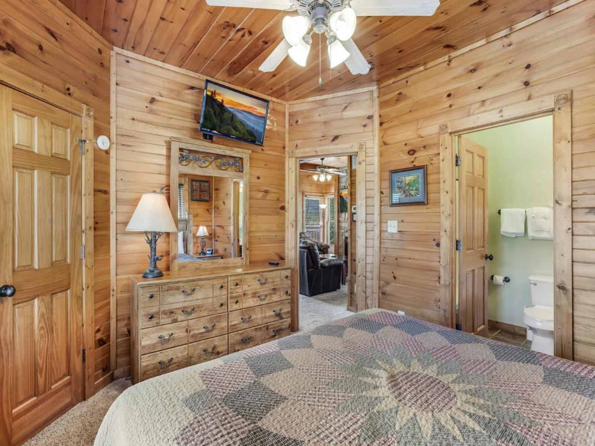 Heaven'S View, 2 Bedrooms, Sleeps 10, Hot Tub, Pool Table, Arcade, Jacuzzi Gatlinburg Exterior photo