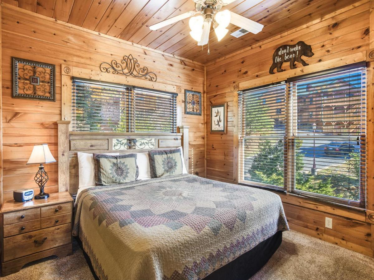 Heaven'S View, 2 Bedrooms, Sleeps 10, Hot Tub, Pool Table, Arcade, Jacuzzi Gatlinburg Exterior photo