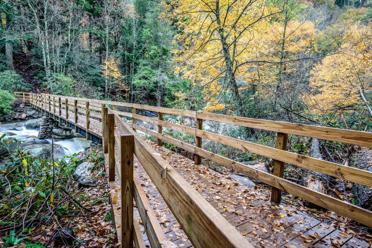 Heaven'S View, 2 Bedrooms, Sleeps 10, Hot Tub, Pool Table, Arcade, Jacuzzi Gatlinburg Exterior photo